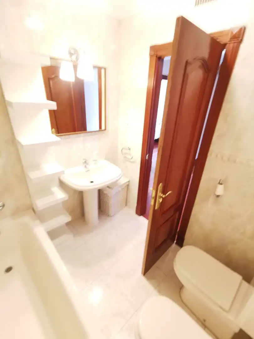 Bany de Casa o xalet en venda en Castro-Urdiales amb Calefacció, Jardí privat i Terrassa