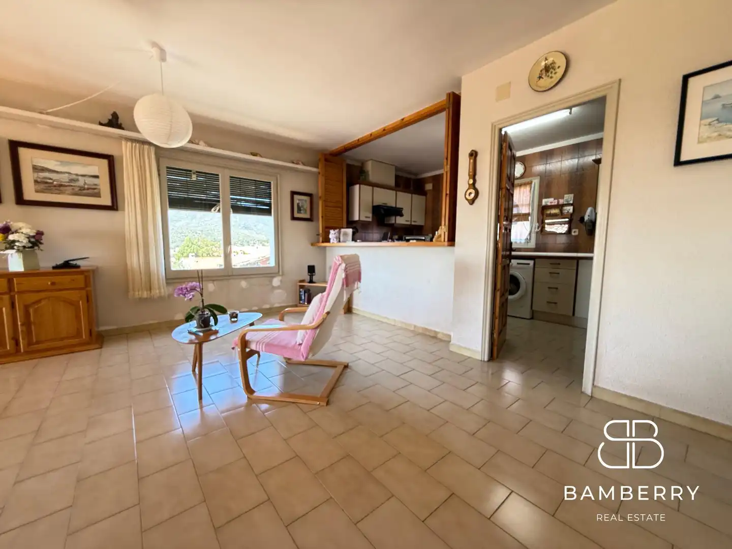 Sala d'estar de Casa adosada en venda en Cadaqués amb Terrassa i Moblat