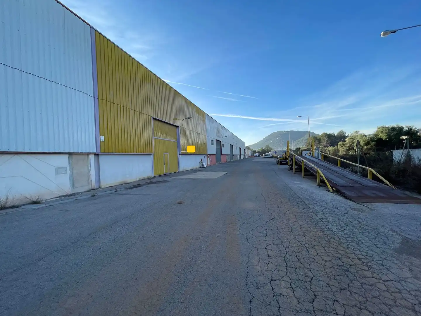 Vista exterior de Nau industrial en venda en La Pobla de Tornesa