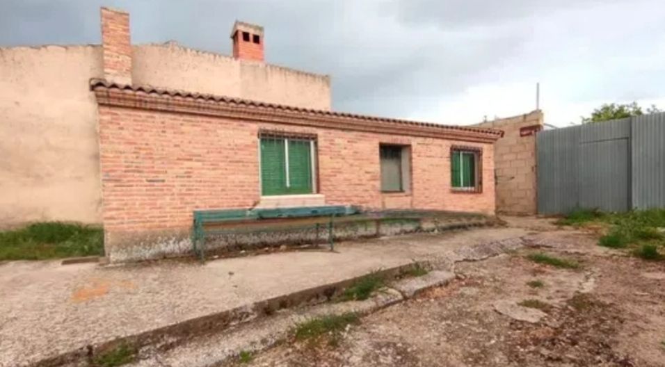 Exterior view of House or chalet for sale in Madrigalejo del Monte  with Furnished