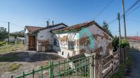 Vista exterior de Casa o xalet en venda en Oviedo  amb Jardí privat