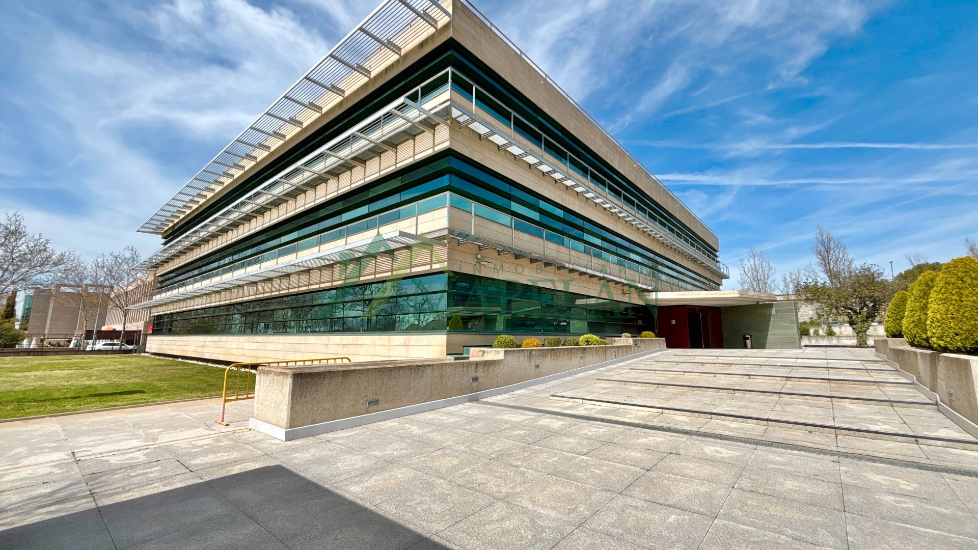 Vista exterior de Oficina en venda en Las Rozas de Madrid amb Aire condicionat i Calefacció