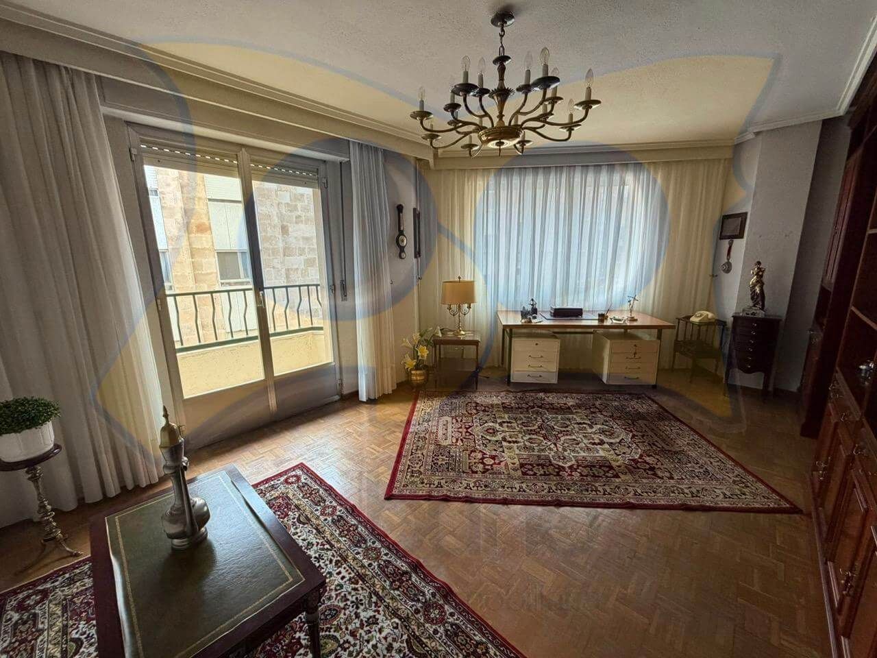 Sala d'estar de Pis en venda en Salamanca Capital amb Calefacció, Moblat i Balcó