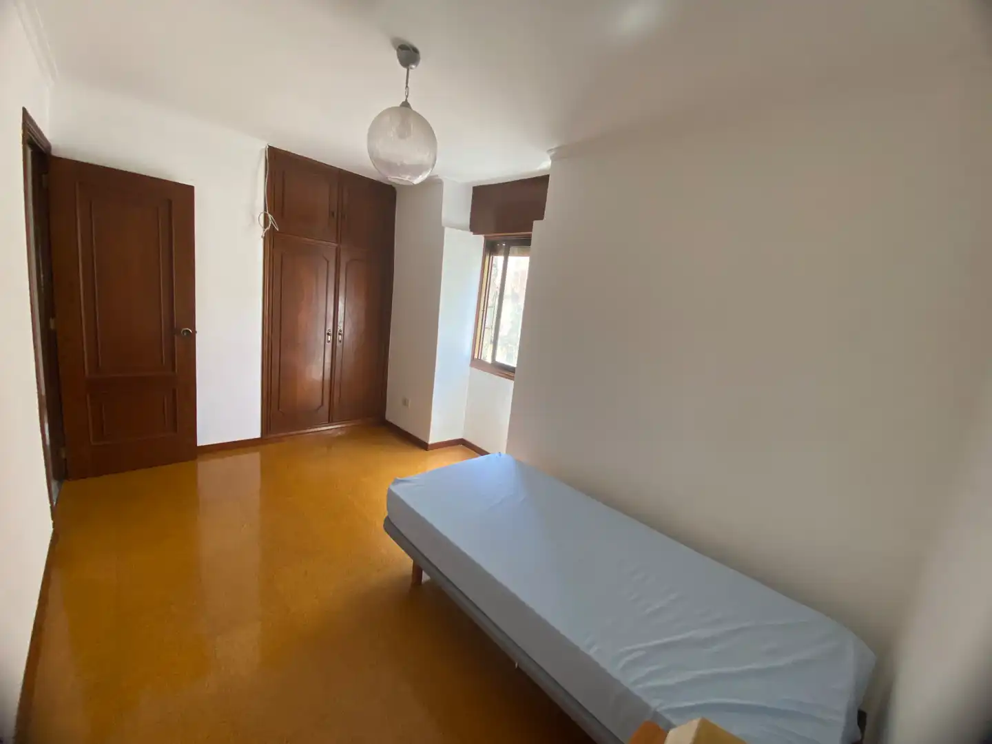 Habitación de Casa adosada en venta en Vigo  con Parquet