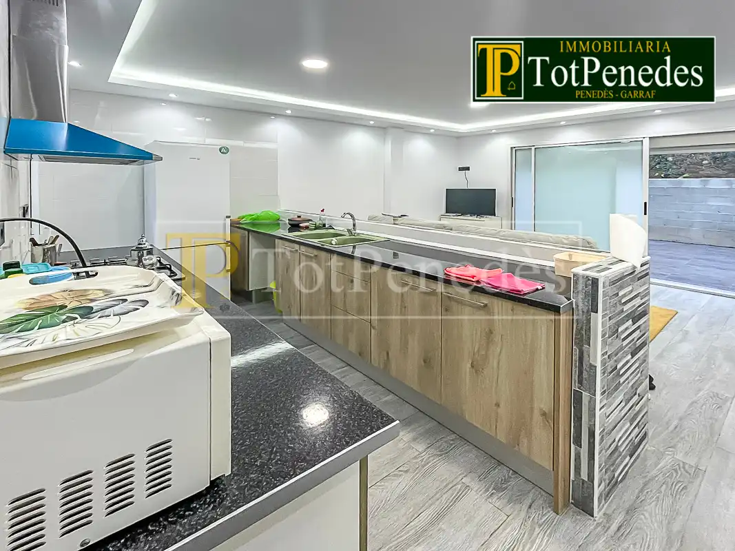 Cocina de Casa adosada en venta en Vilafranca del Penedès con Aire acondicionado, Calefacción y Terraza