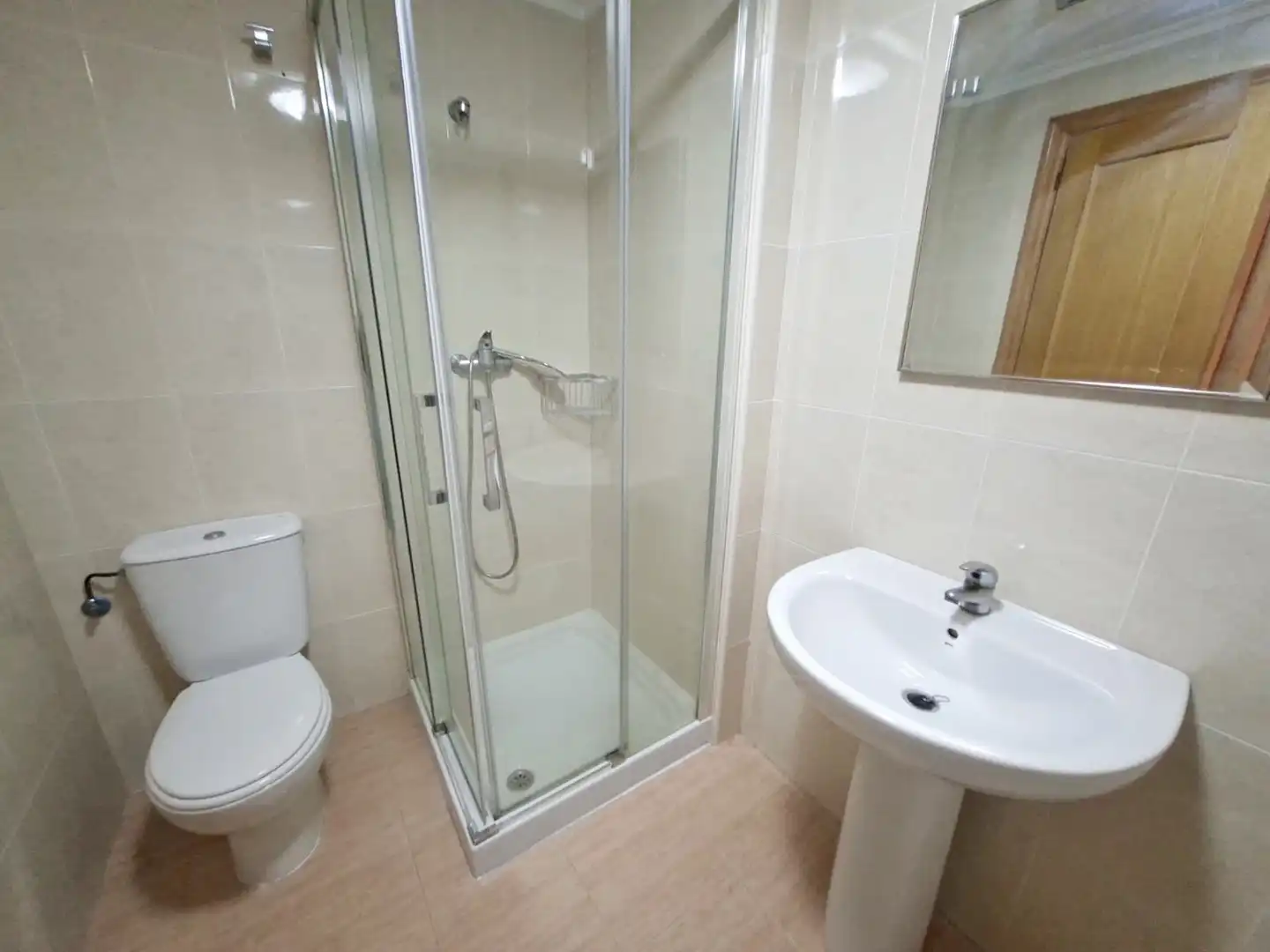Baño de Ático en venta en Ribeira con Calefacción, Terraza y Trastero