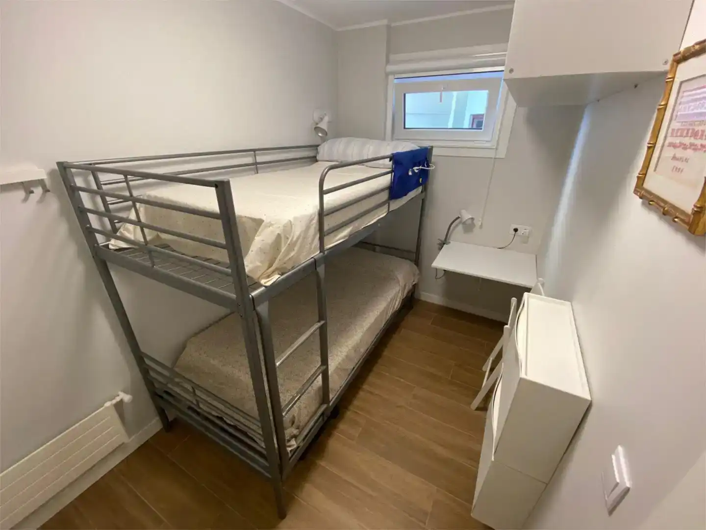 Schlafzimmer von Wohnung zur Miete in Vigo  mit Privatgarten, Parkett und Möbliert