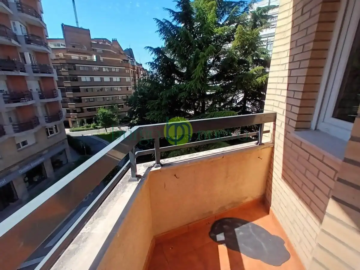 Terraza de Apartamento de alquiler en León Capital  con Calefacción, Terraza y Amueblado