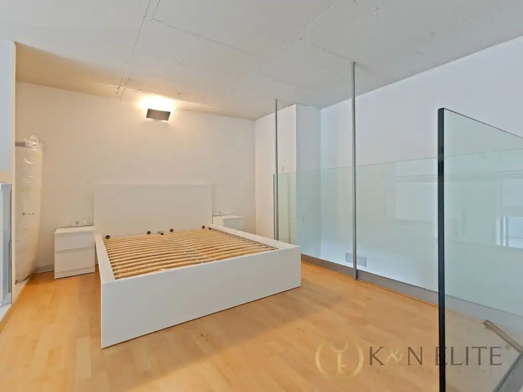 Loft zur Miete in Calle Cruz Roja, Barrio de la Luz