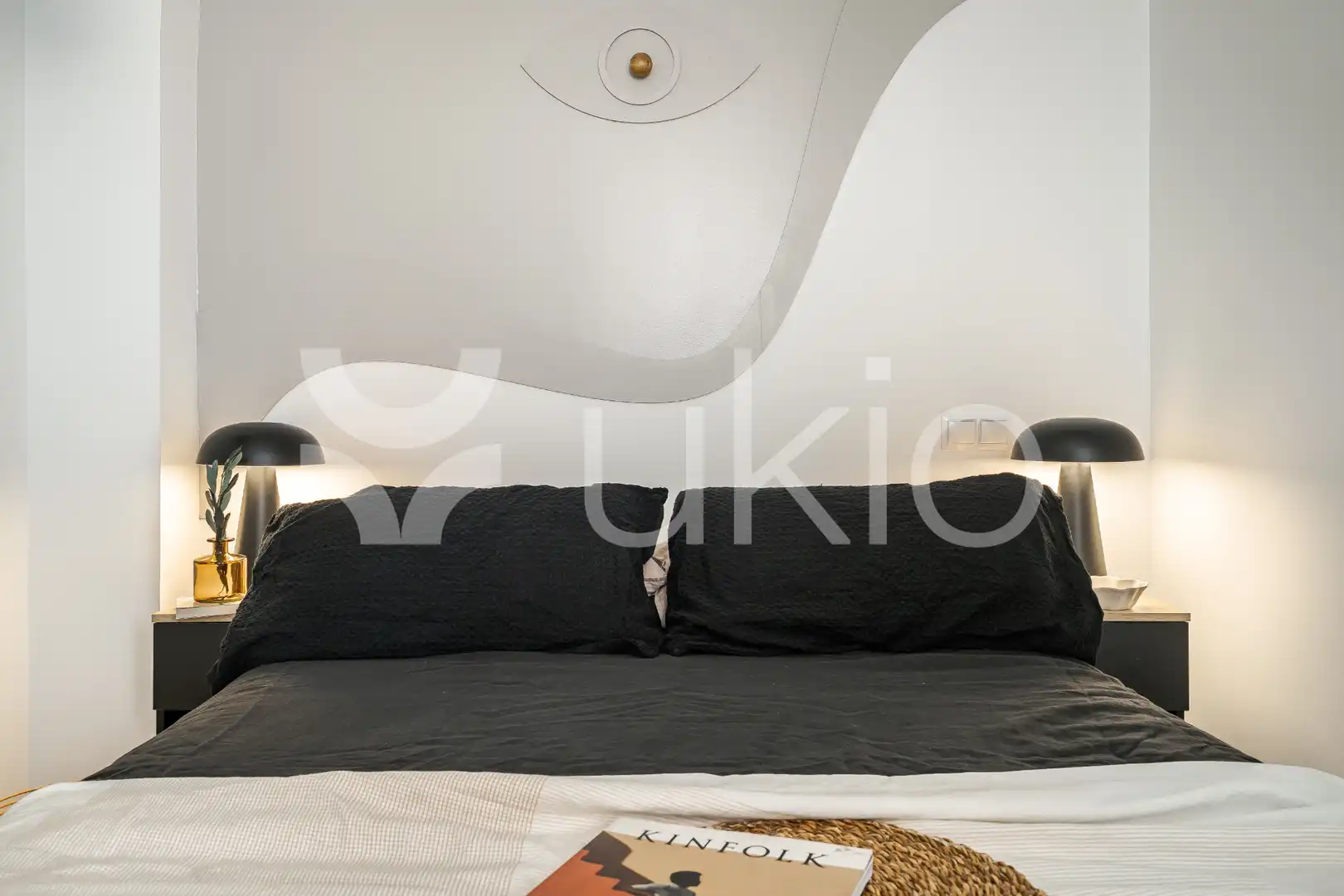 Dormitori de Apartament de lloguer en Madrid amb Aire condicionat, Calefacció i Moblat