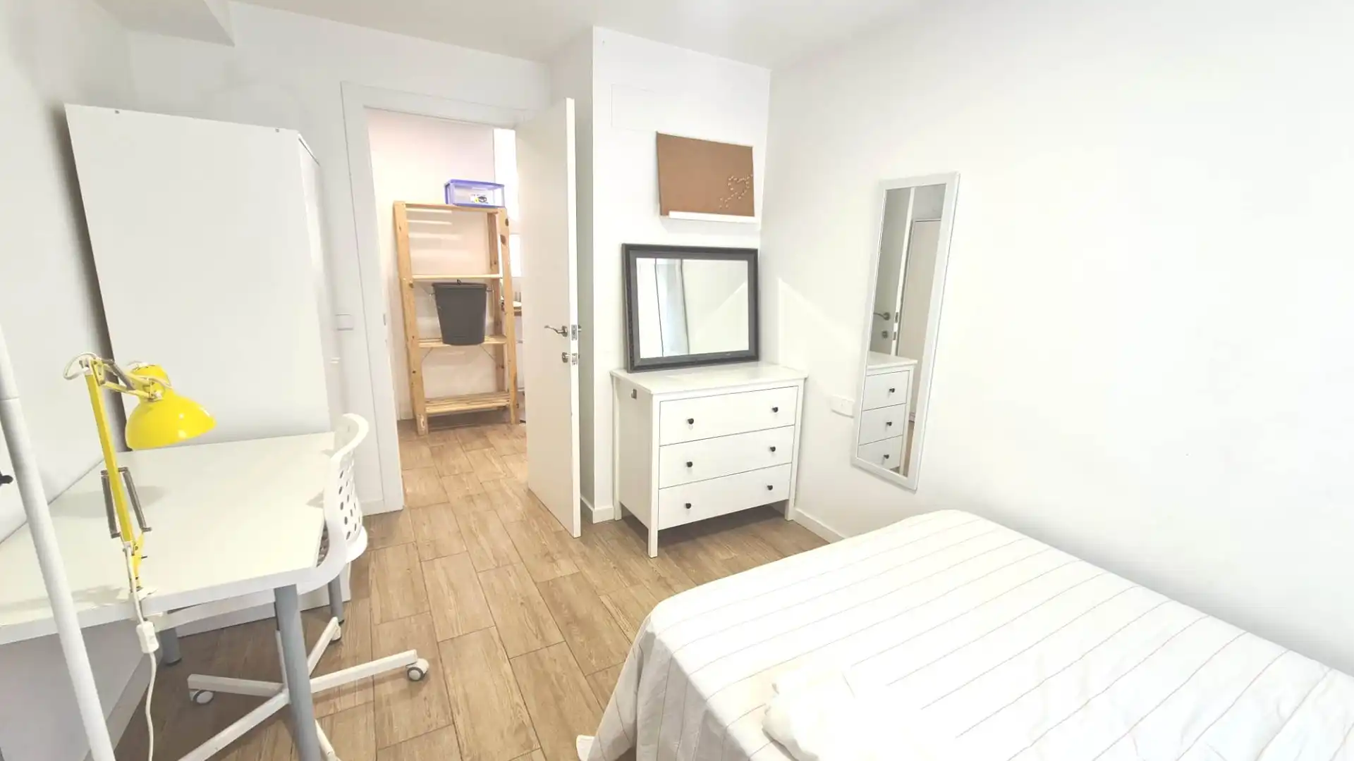 Schlafzimmer von Wohnung zur Miete in Valencia mit Klimaanlage, Möbliert und Ofen