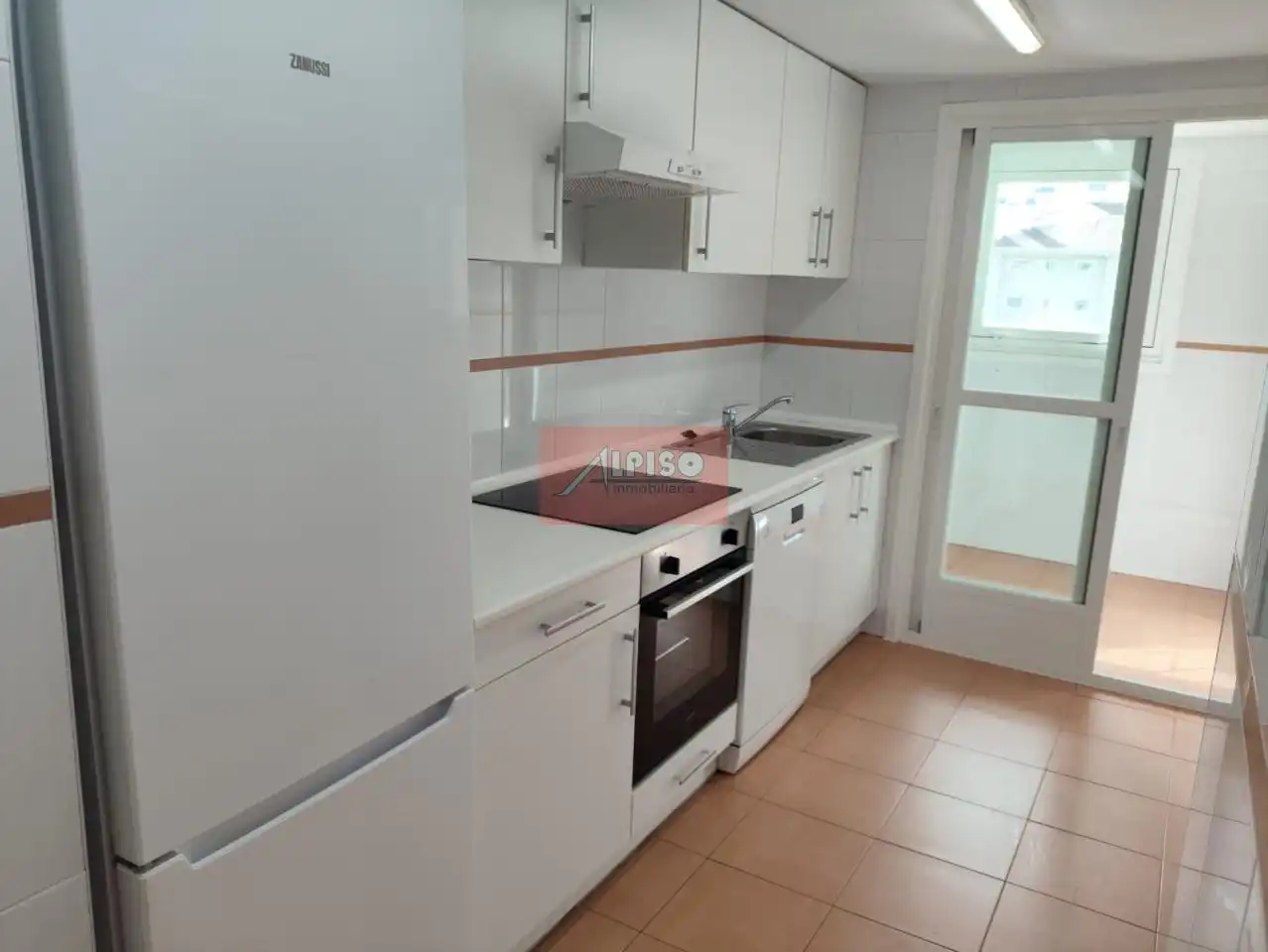 Cuina de Pis de lloguer en Ourense Capital  amb Calefacció i Moblat