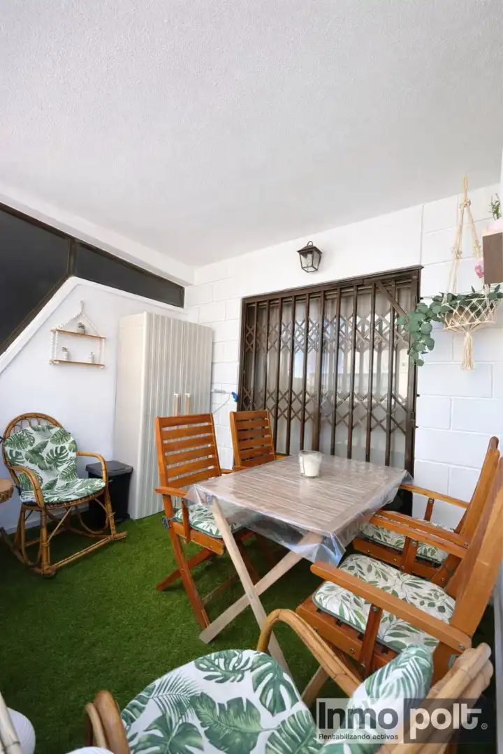 Terrassa de Apartament de lloguer en Torrevieja amb Jardí privat, Moblat i Forn