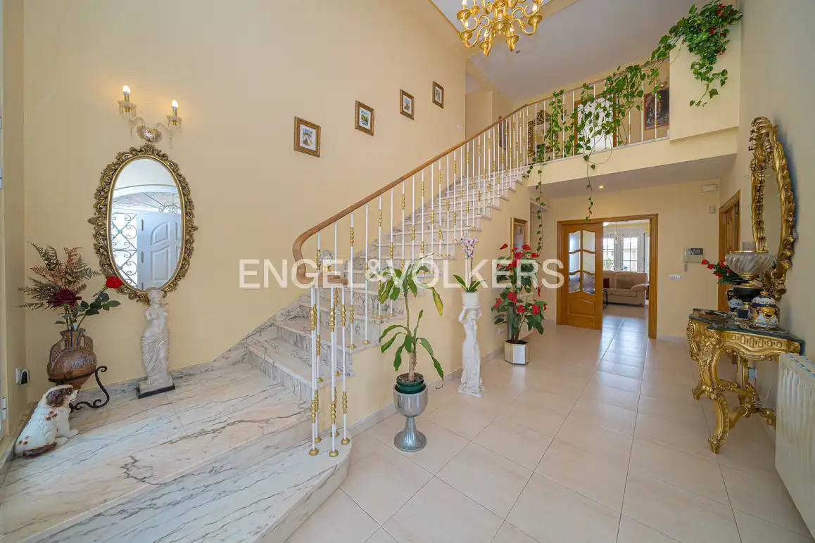 Casa con piscina en venta en Urbanizaciones, imagen 2