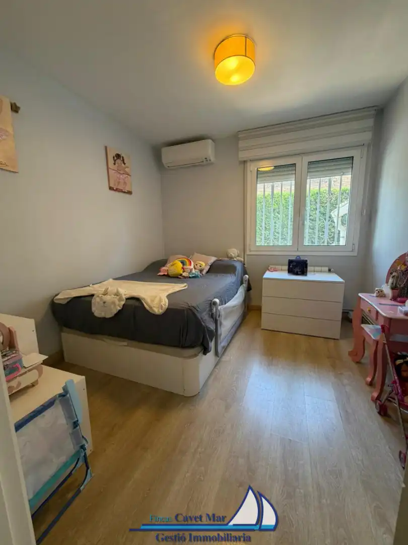 Dormitori de Casa adosada en venda en Cambrils amb Aire condicionat, Calefacció i Jardí privat