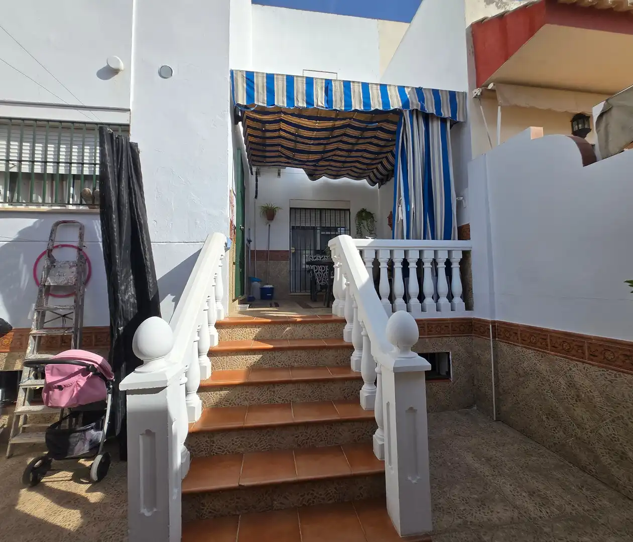 Casa adosada en venda en Dos Hermanas amb Terrassa