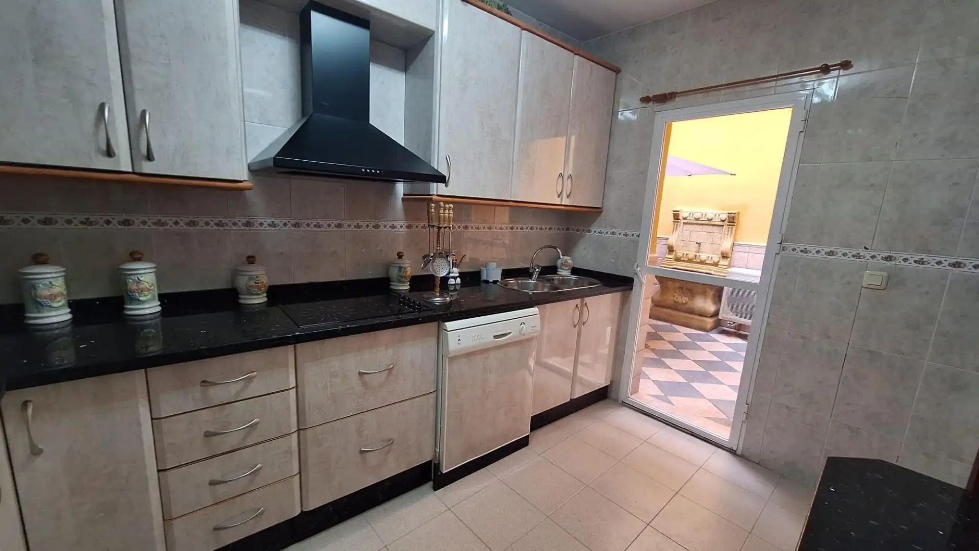 Cuina de Casa o xalet en venda en Almodóvar del Río amb Aire condicionat, Calefacció i Terrassa