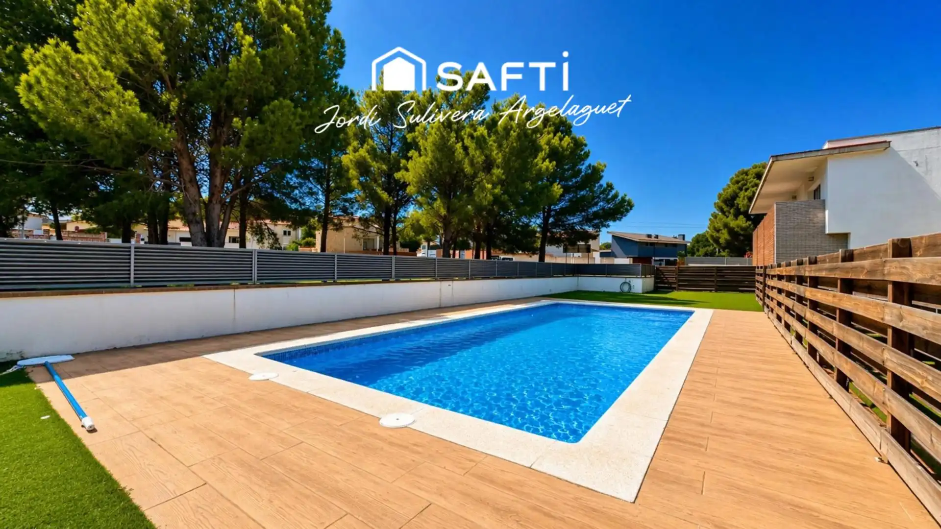 Piscina de Casa adosada en venta en L'Escala con Aire acondicionado, Terraza y Balcón