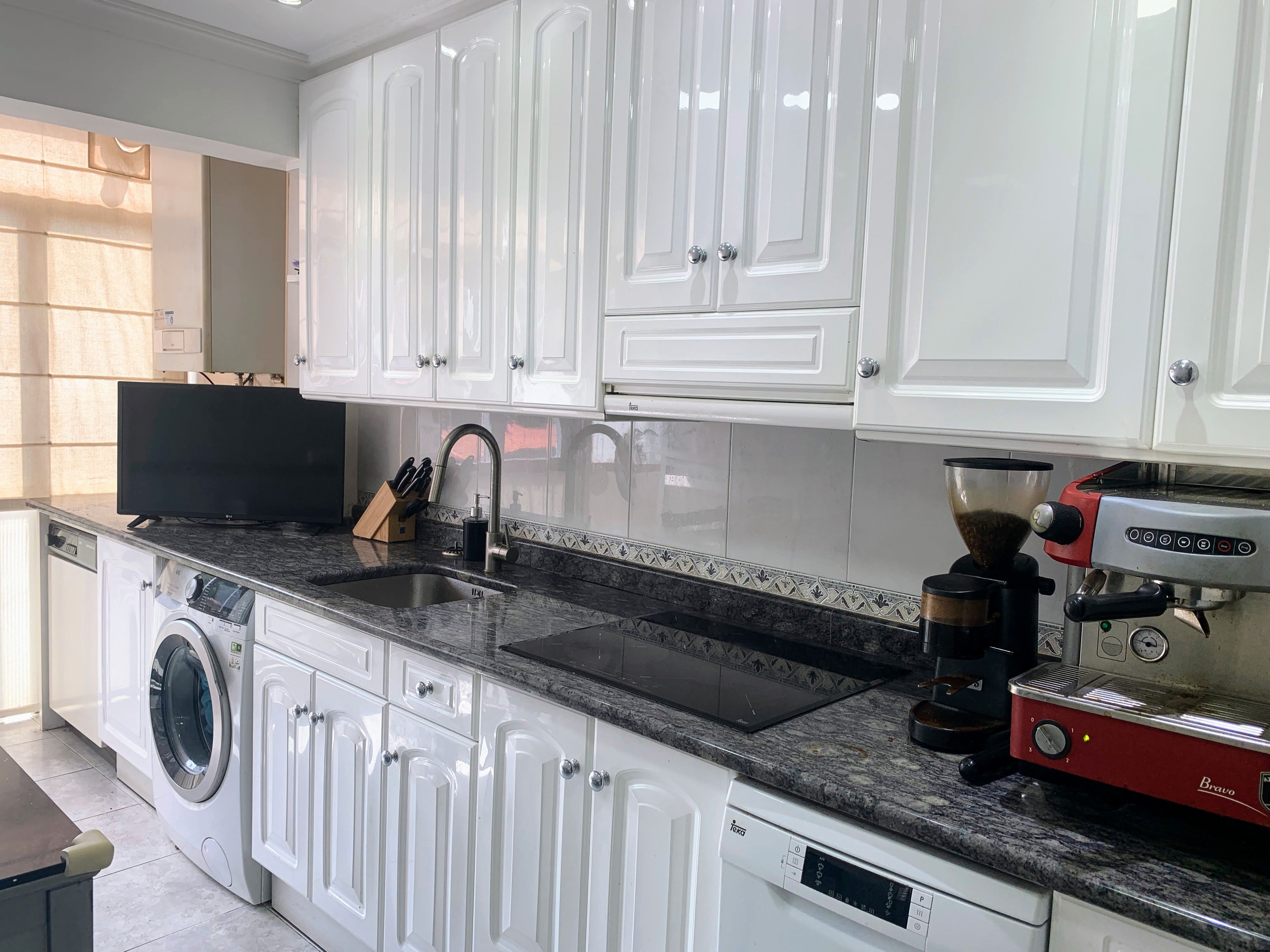 Cocina de Piso en venta en Pasaia con Calefacción, Trastero y Balcón