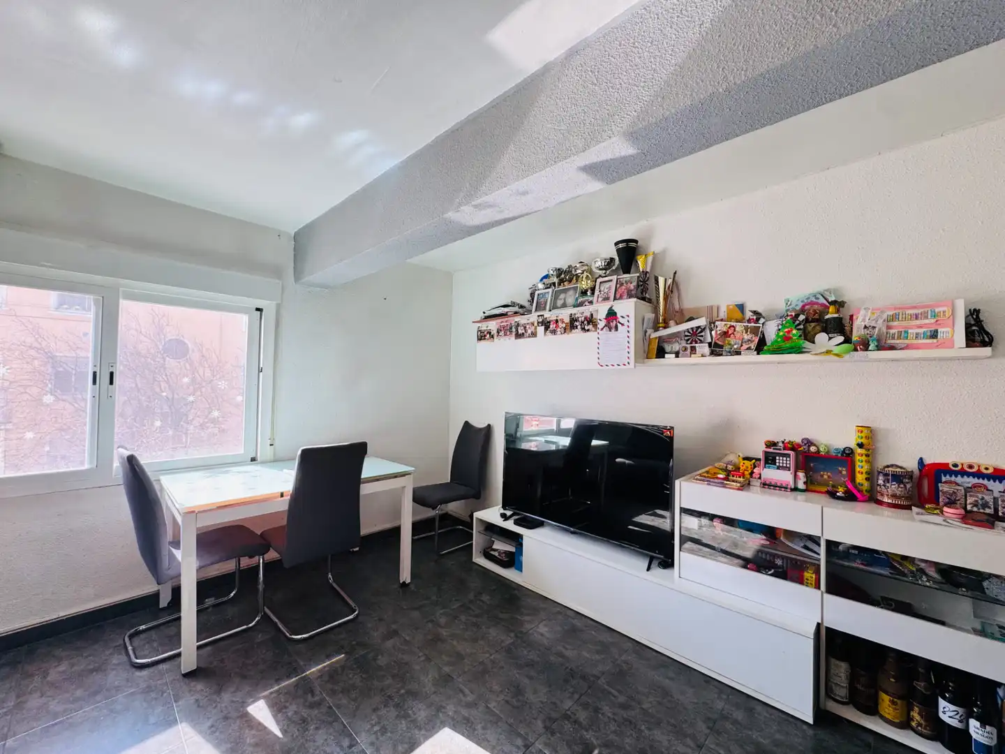 Sala d'estar de Pis en venda en Zaragoza amb Moblat, Rentadora i Microones