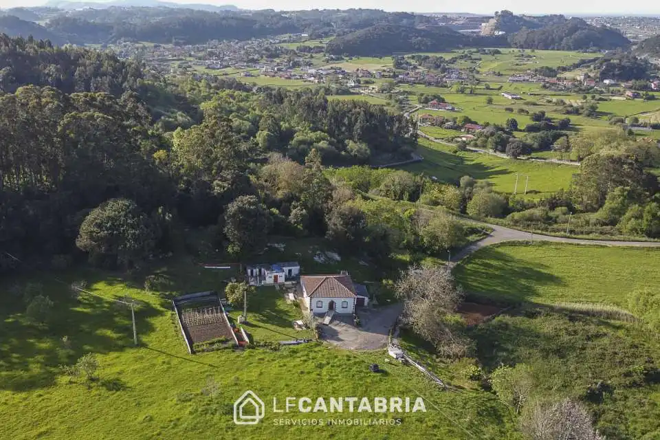 Vista exterior de Casa o chalet en venta en Camargo con Calefacción y Trastero