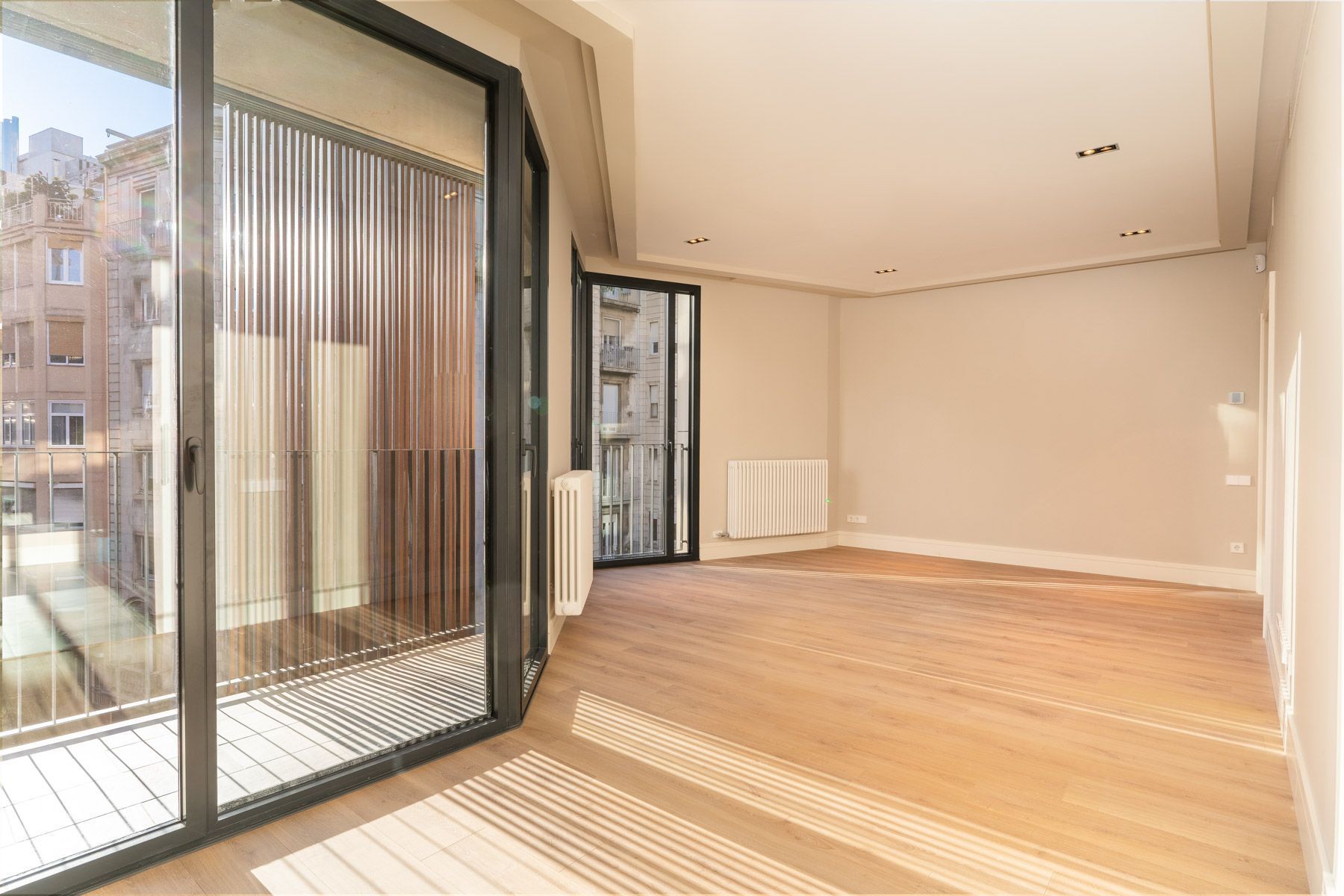 Flat to rent in  Barcelona Capital  with Air Conditioner, Heating and Private garden