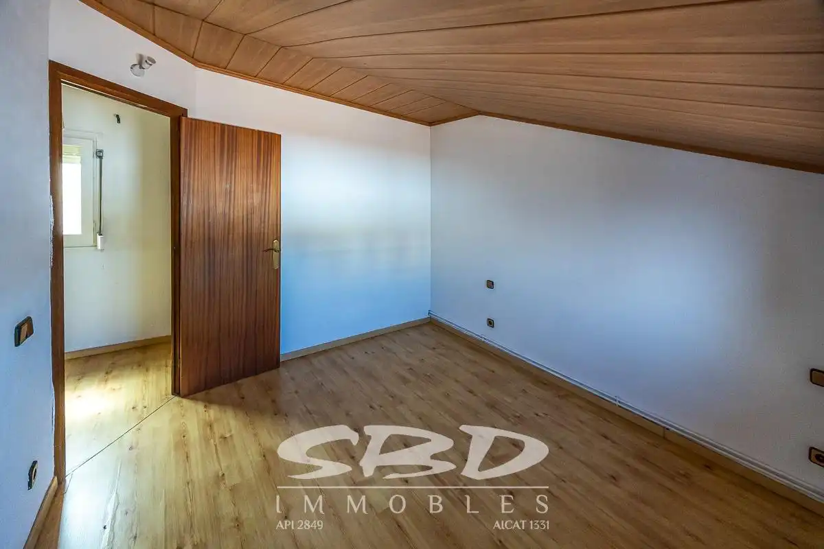 Habitación de Ático en venta en Sabadell con Calefacción y Terraza