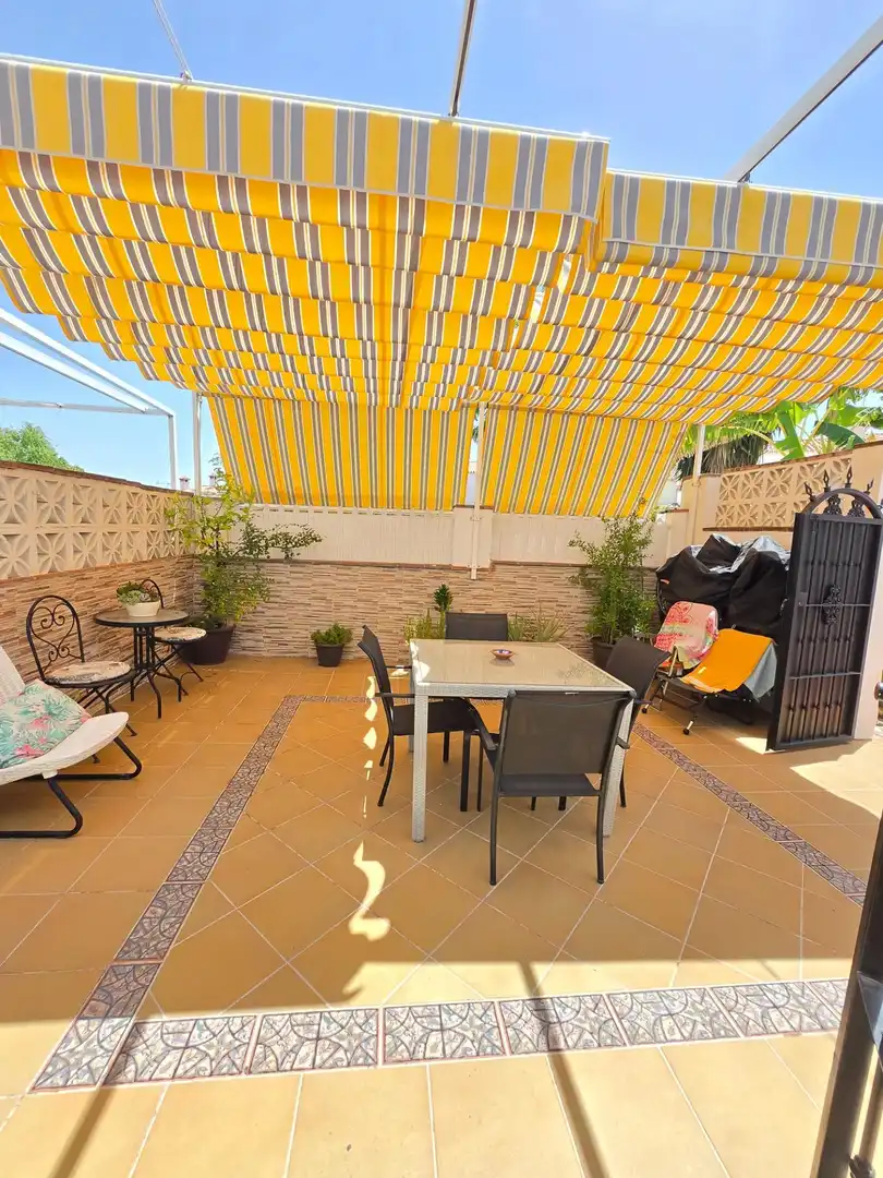 Terrassa de Casa adosada en venda en Alhaurín de la Torre amb Aire condicionat, Terrassa i Piscina comunitària