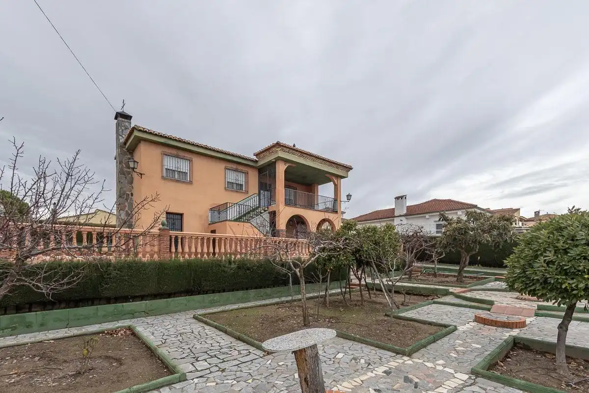 Vista exterior de Casa o chalet en venta en Villa de Otura con Jardín privado y Piscina