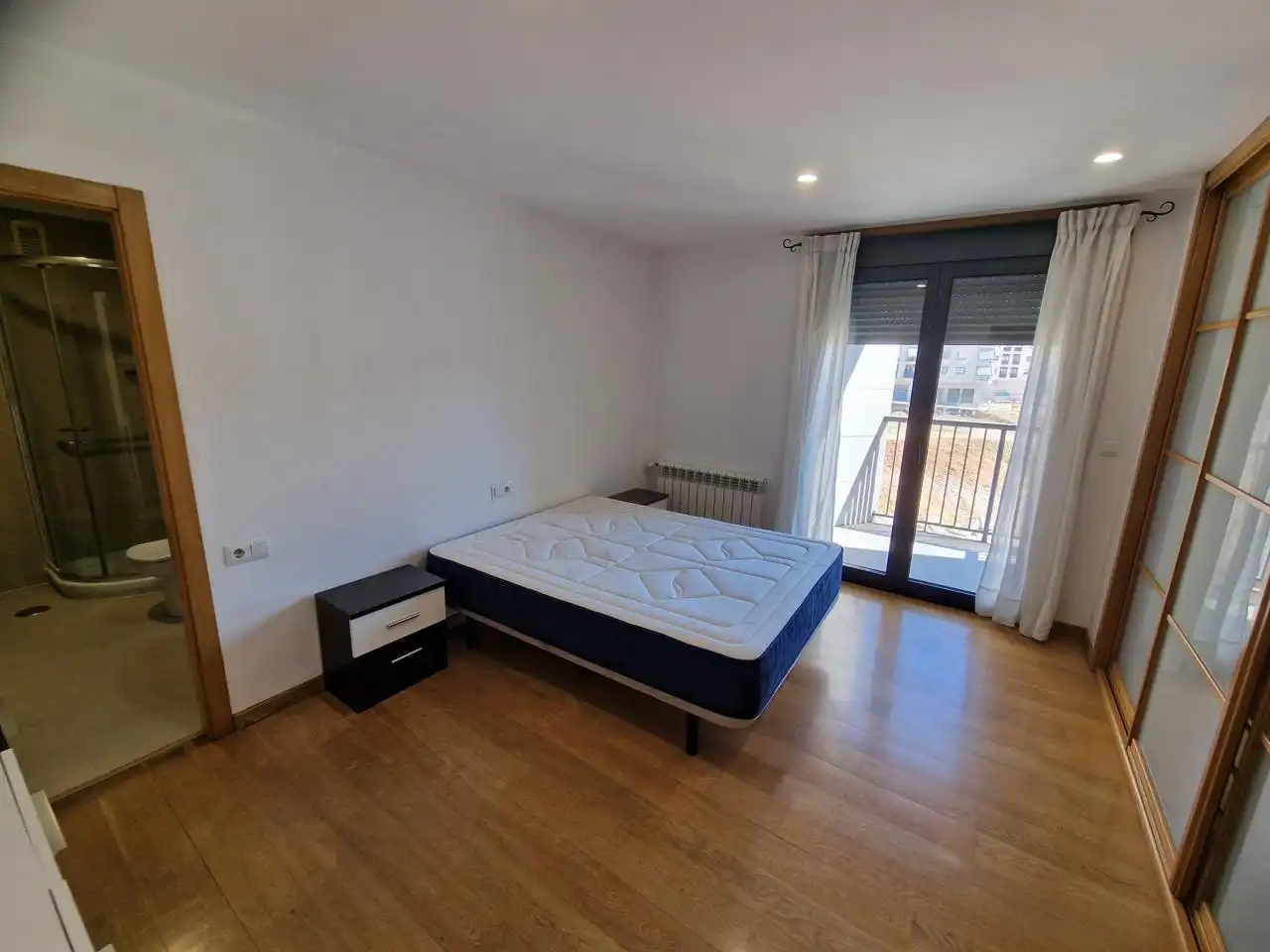 Dormitori de Pis de lloguer en Ourense Capital  amb Calefacció, Parquet i Terrassa