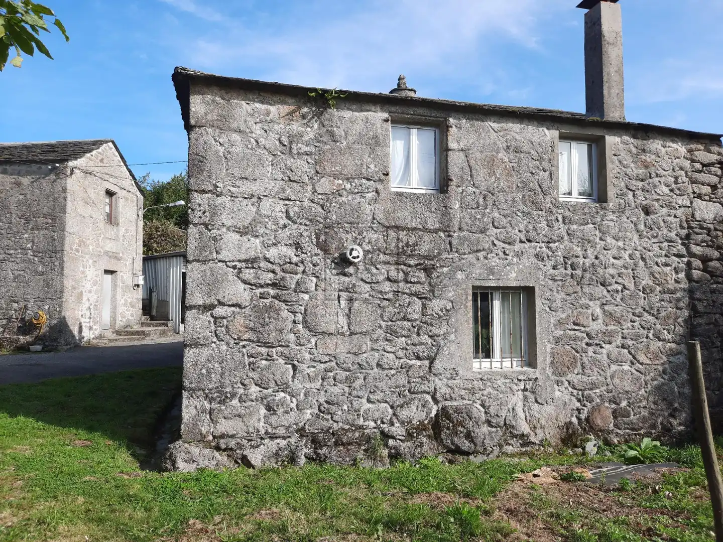 Vista exterior de Finca rústica en venda en As Pontes de García Rodríguez  amb Jardí privat