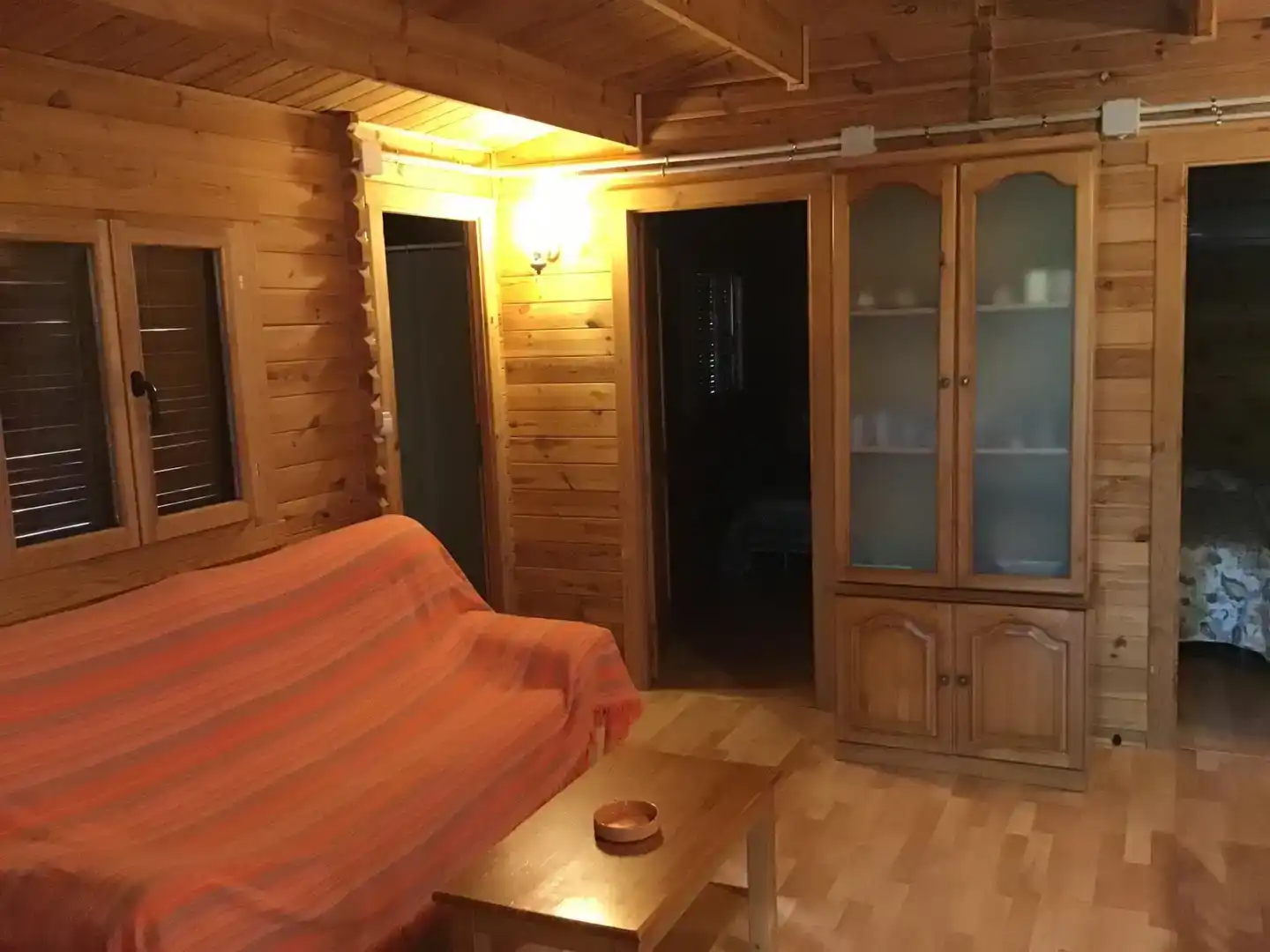 Dormitori de Finca rústica en venda en Yeste amb Aire condicionat, Jardí privat i Parquet