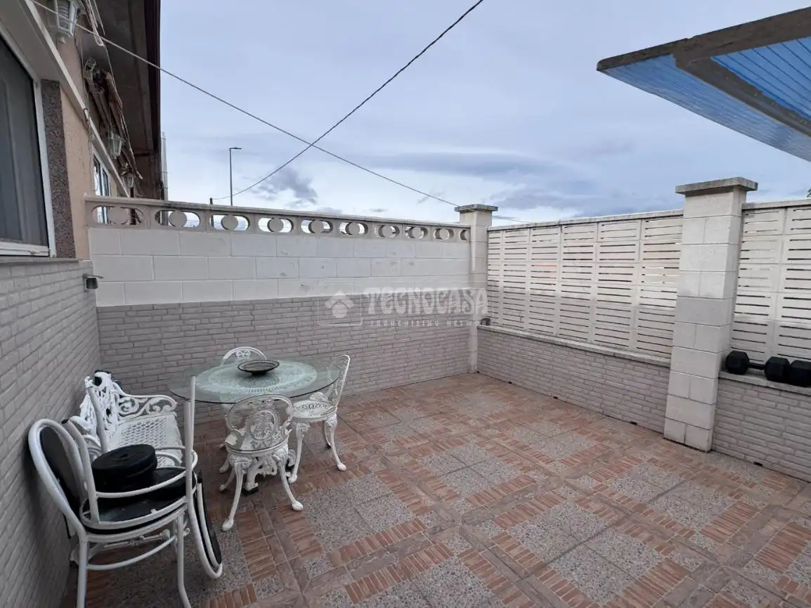 Terrassa de Casa adosada en venda en Villasabariego amb Domòtica i Piscina comunitària