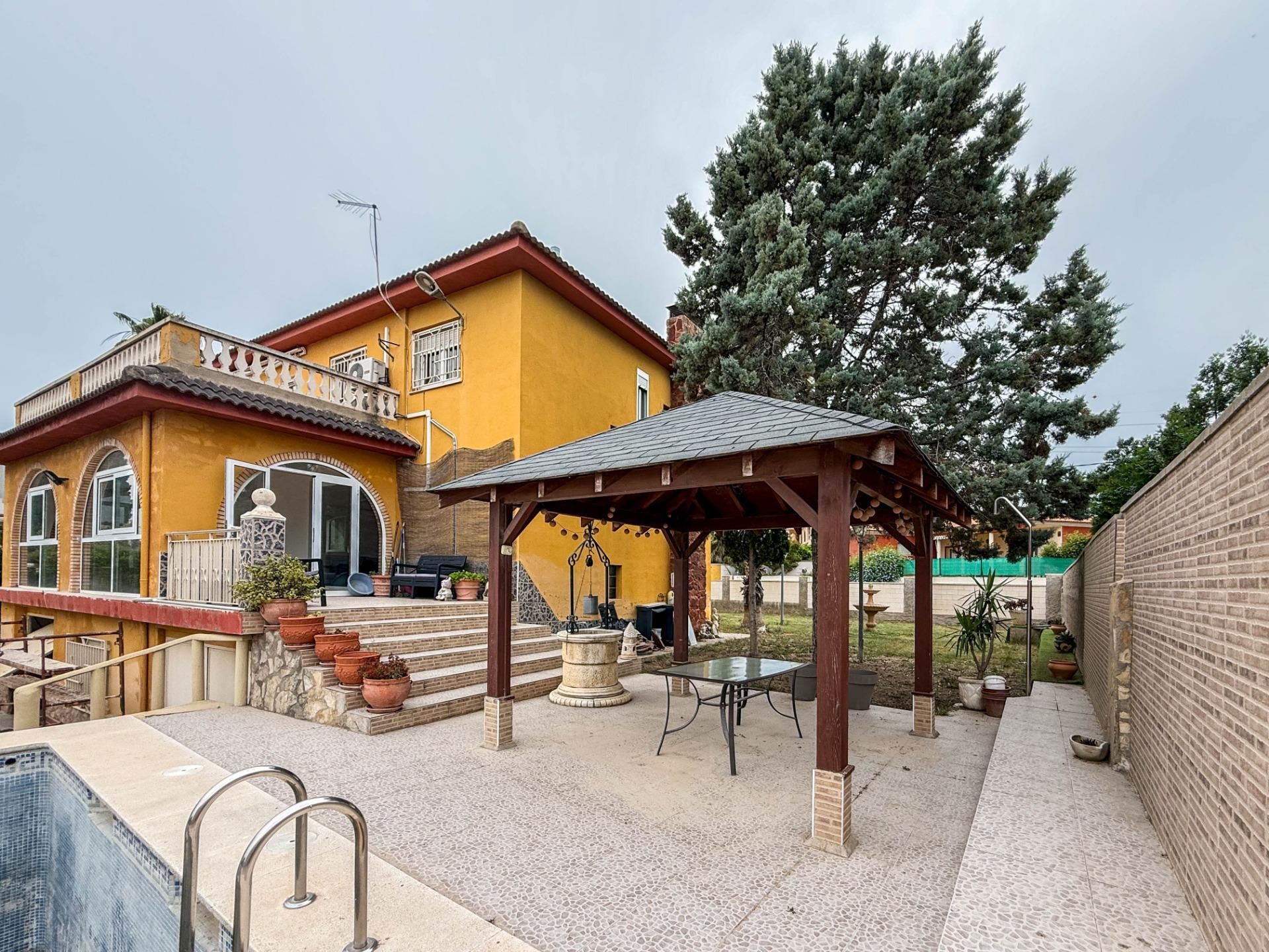 Terrassa de Casa o xalet en venda en Riba-roja de Túria amb Aire condicionat, Jardí privat i Parquet