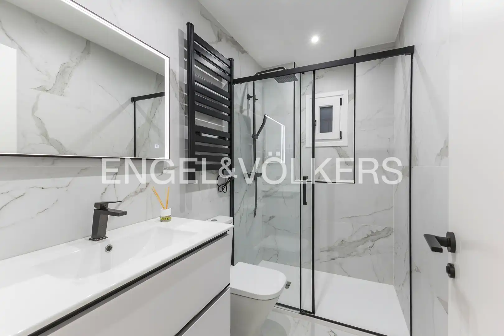 Baño de Piso de alquiler en Madrid con Aire acondicionado y Calefacción