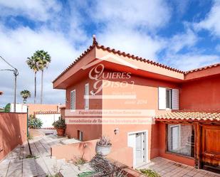 Vista exterior de Casa o xalet en venda en Las Palmas de Gran Canaria amb Jardí privat, Terrassa i Piscina