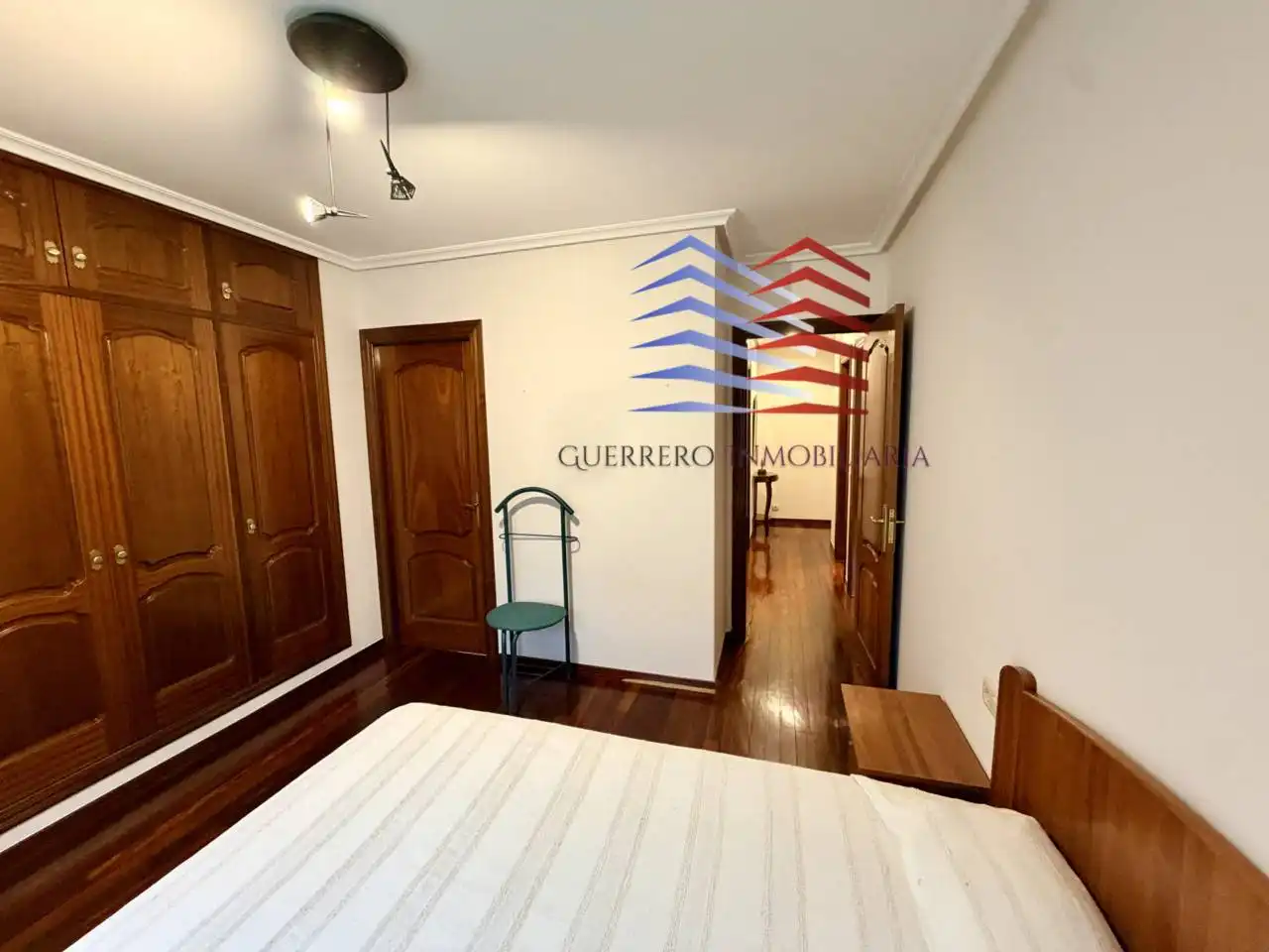 Habitación de Apartamento de alquiler en Ourense Capital  con Calefacción, Parquet y Trastero