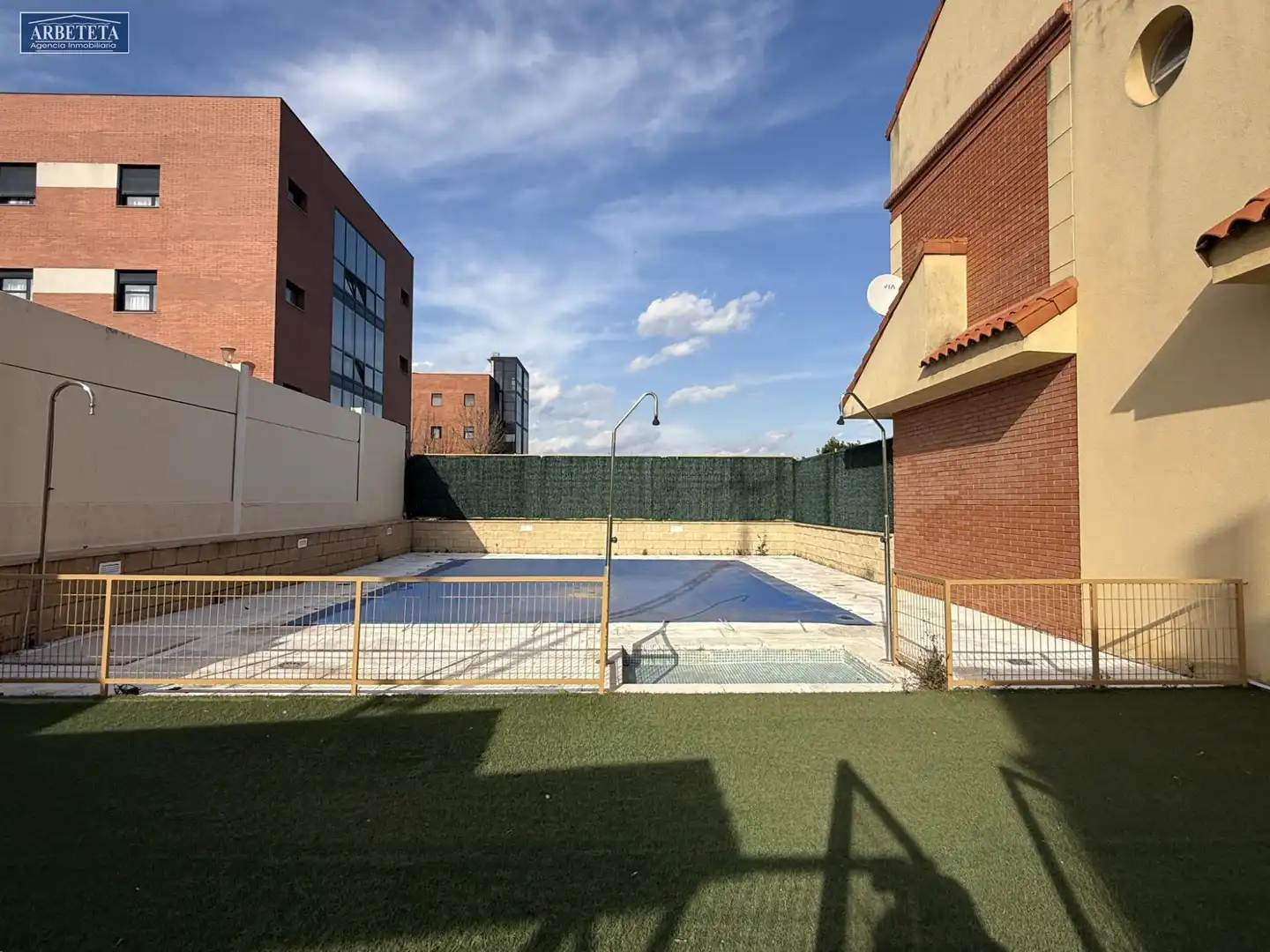Piscina de Casa o chalet en venta en Guadalajara con Aire acondicionado, Calefacción y Trastero