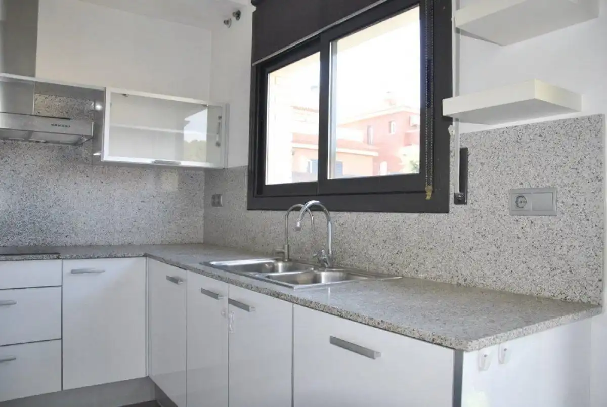 Cuina de Casa o xalet en venda en Cunit amb Calefacció, Jardí privat i Parquet
