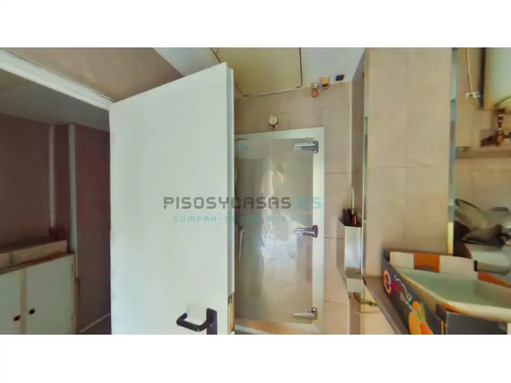 Baño de Local en venta en Zaragoza con Aire acondicionado