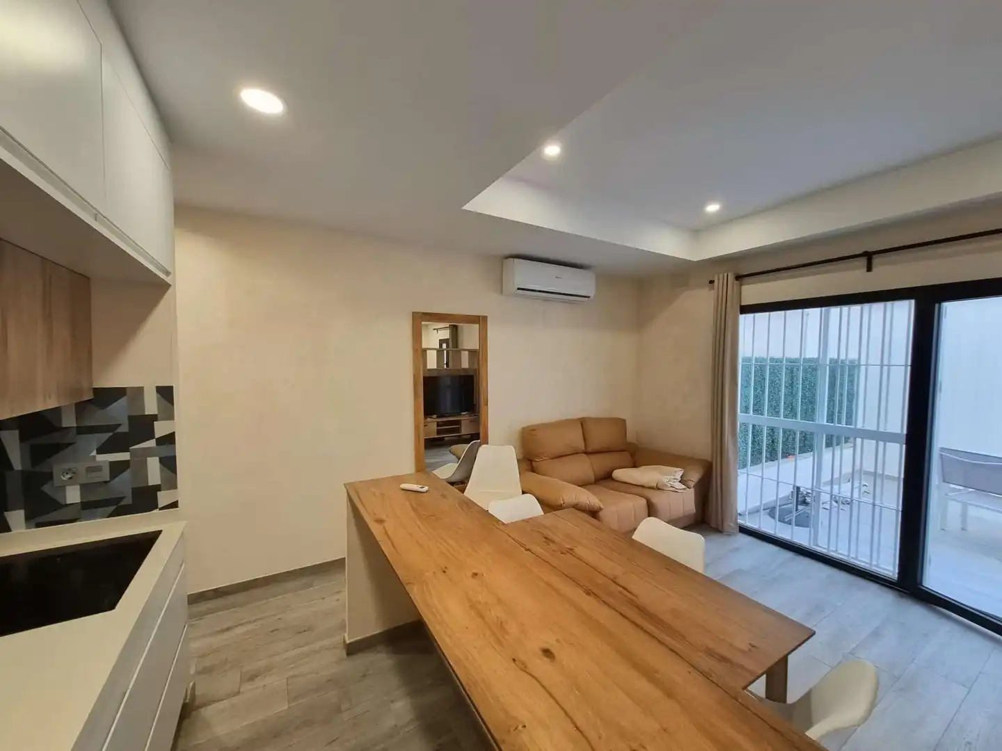 Living room of Apartments for rent in Sevilla  with Air Conditioner, Parquet flooring and Furnished
