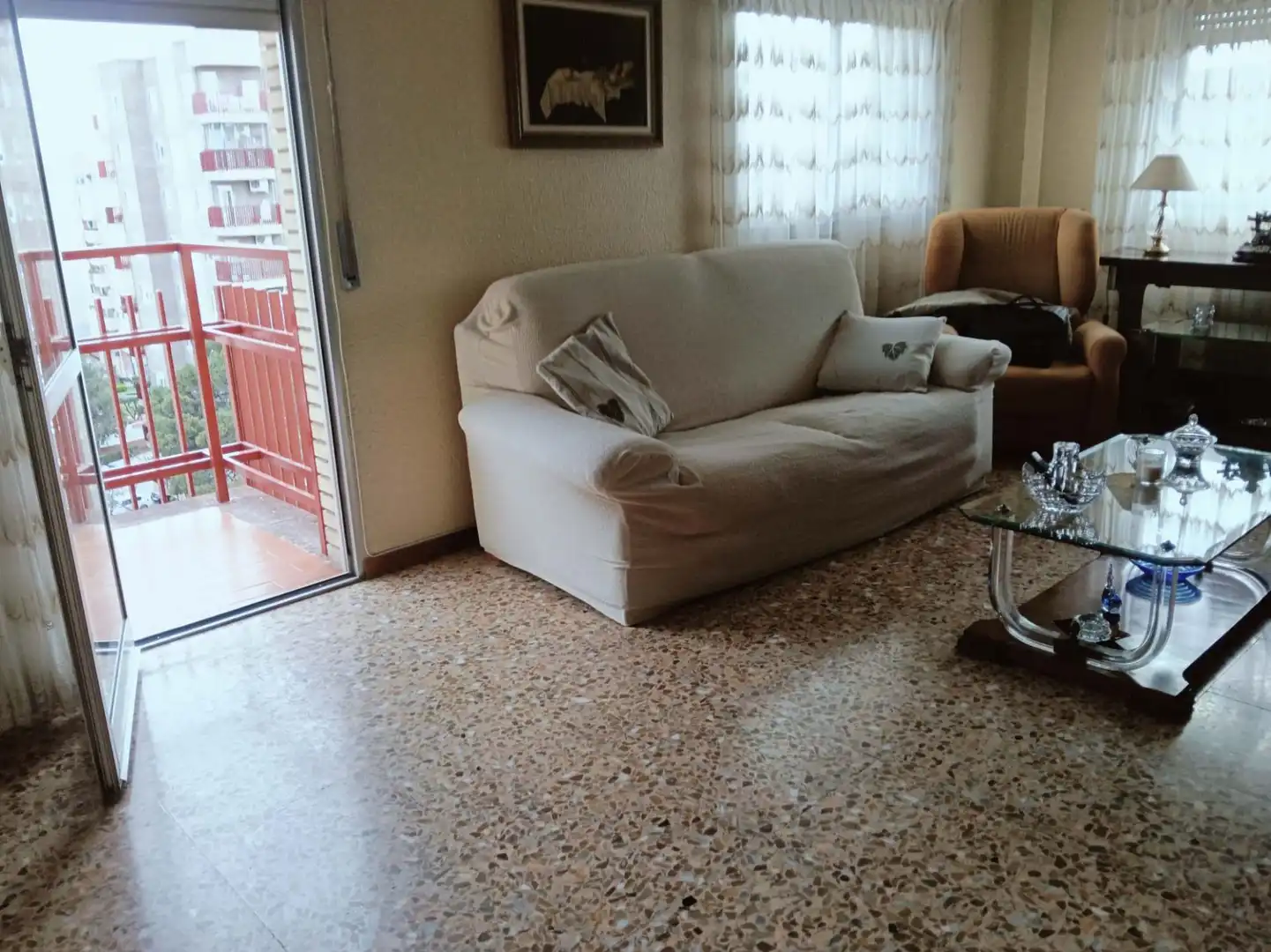Living room of Flat for sale in Zaragoza  with Heating, Terrace and Furnished