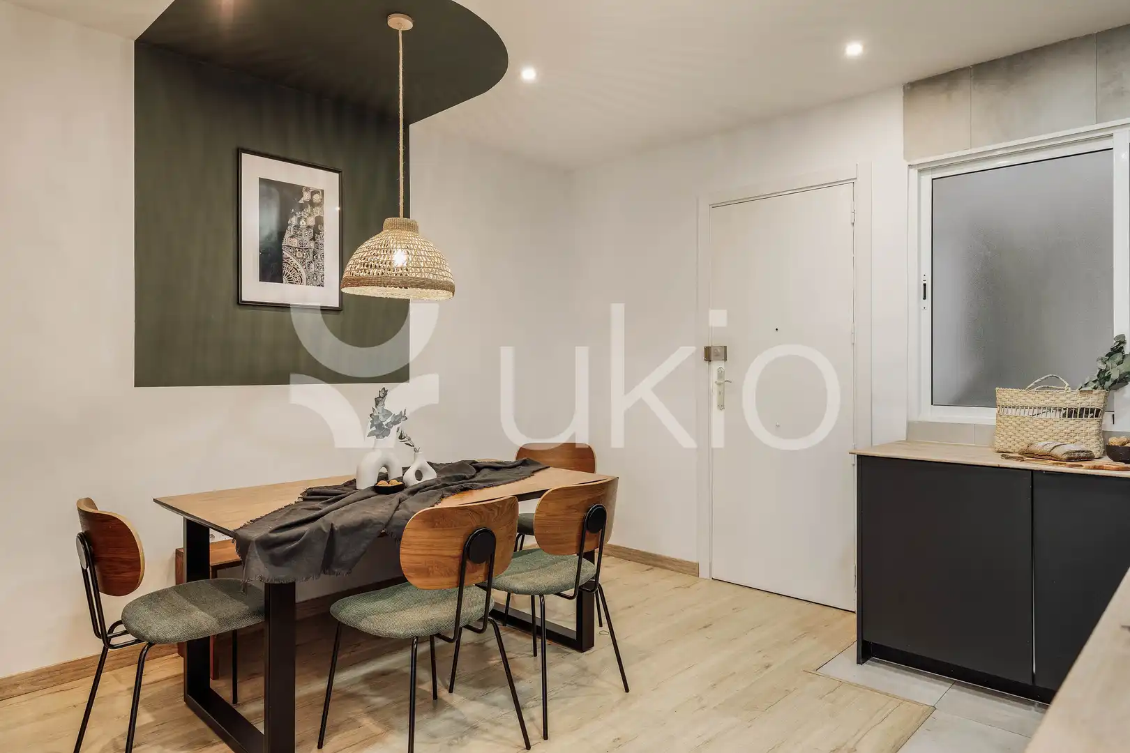 Cuina de Apartament de lloguer en Barcelona amb Aire condicionat, Calefacció i Moblat
