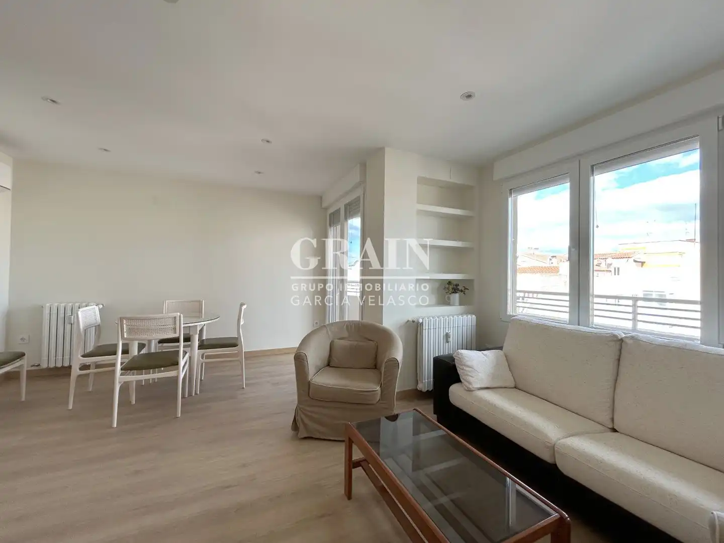 Sala d'estar de Apartament de lloguer en Albacete amb Aire condicionat, Calefacció i Balcó