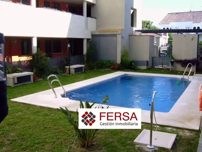 Vista exterior de Apartament de lloguer en El Puerto de Santa María amb Calefacció, Jardí privat i Terrassa