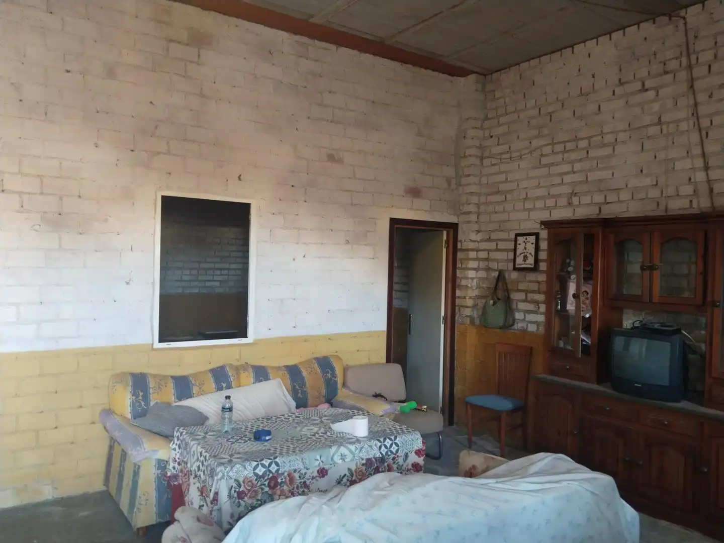 Sala d'estar de Finca rústica en venda en Gerena amb Jardí privat, Traster i Piscina