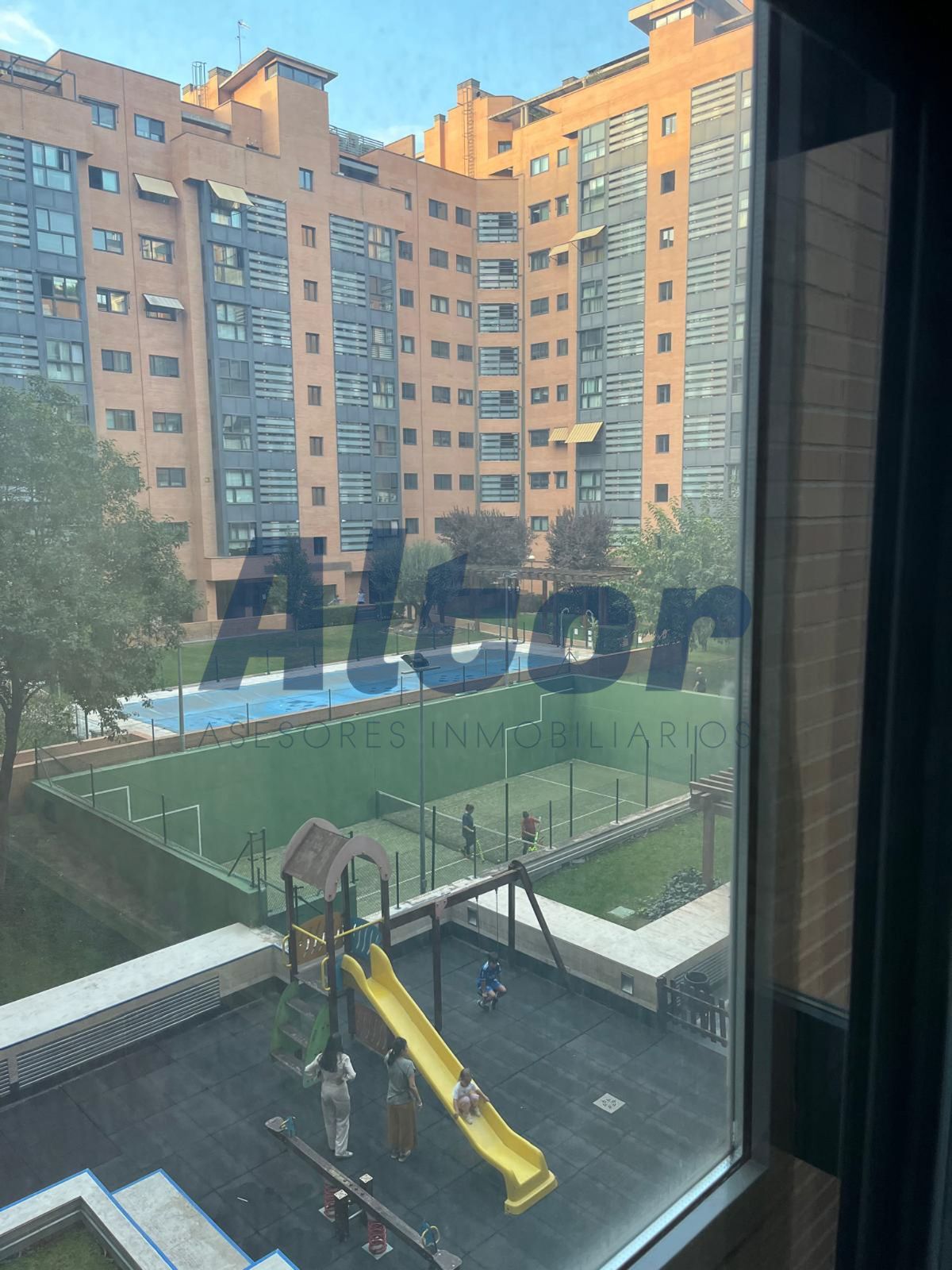 Swimming pool of Flat to rent in  Madrid Capital  with Air Conditioner, Heating and Storage room