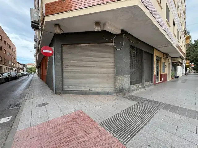 Gewerbefläche zum Verkauf in Passeig de Morella, imagen 2