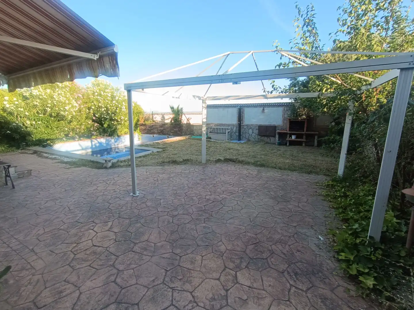 Chalet con piscina en venta en Avenida Aragoneses 1, imagen 4