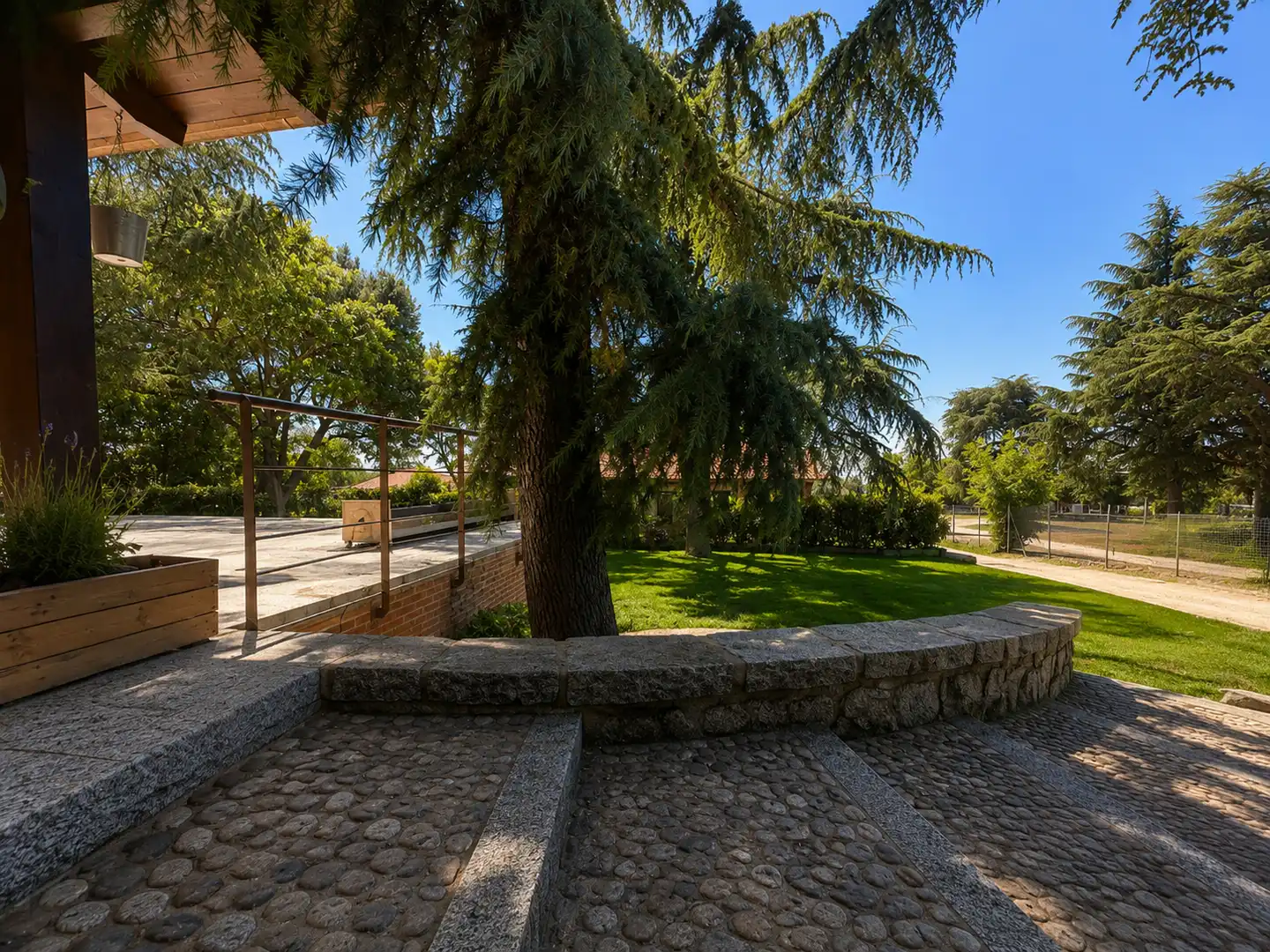 Terrassa de Casa o xalet en venda en Hoyo de Manzanares amb Jardí privat, Piscina i Moblat